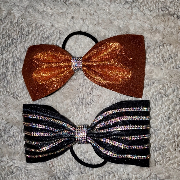 Custom Cheer Bows - Hand-Placed Jewels - Picture 1 of 2